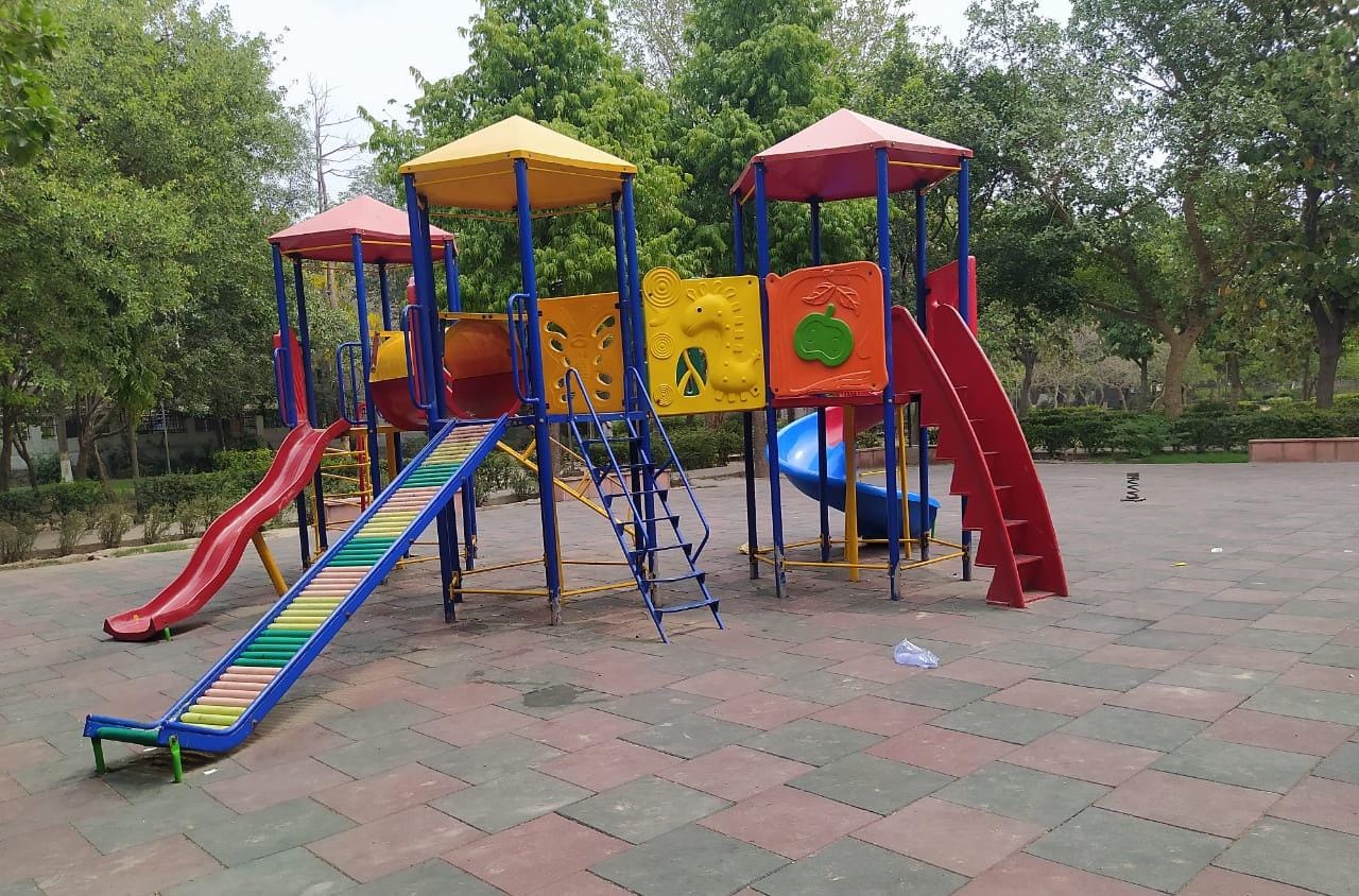 childrens playground nearby        <h3 class=